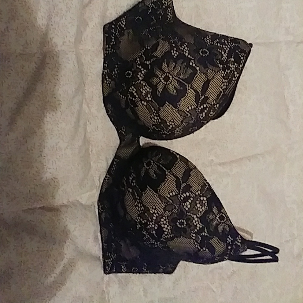 VS Secret Embrace Bra 34C